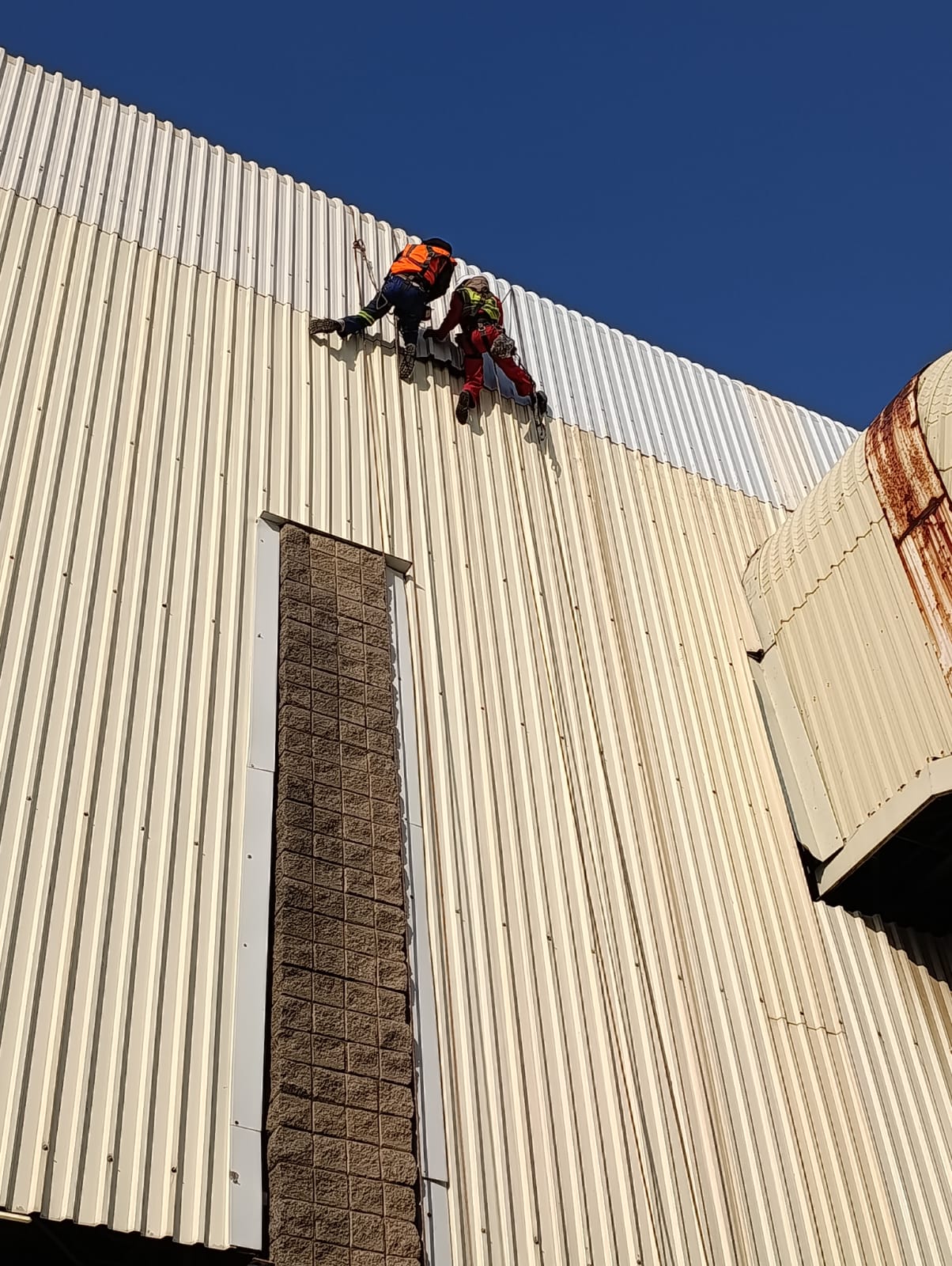 Side sheeting installation, Isando